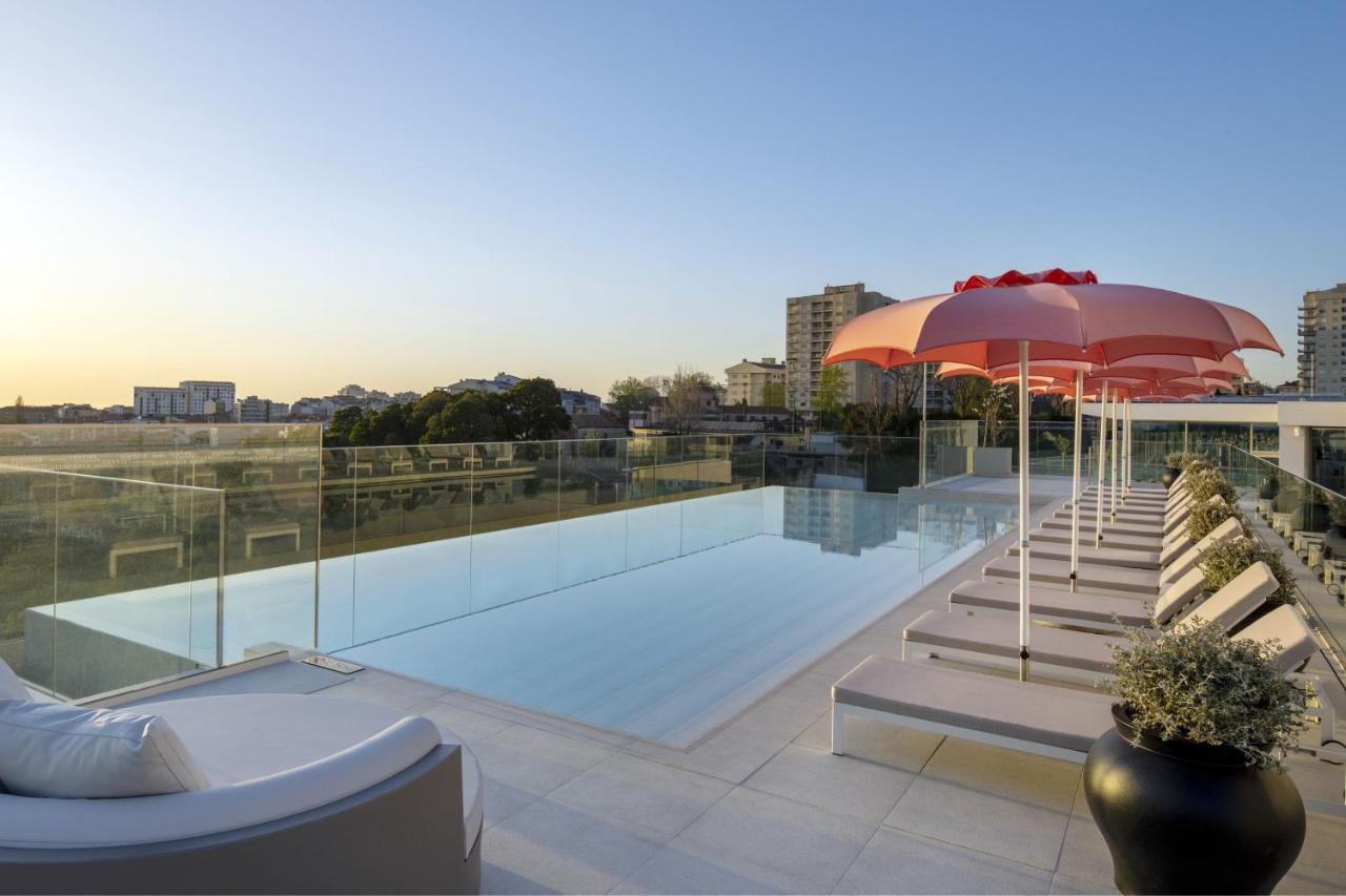 Renaissance Porto Lapa Hotel Esterno foto The rooftop pool at the hotel