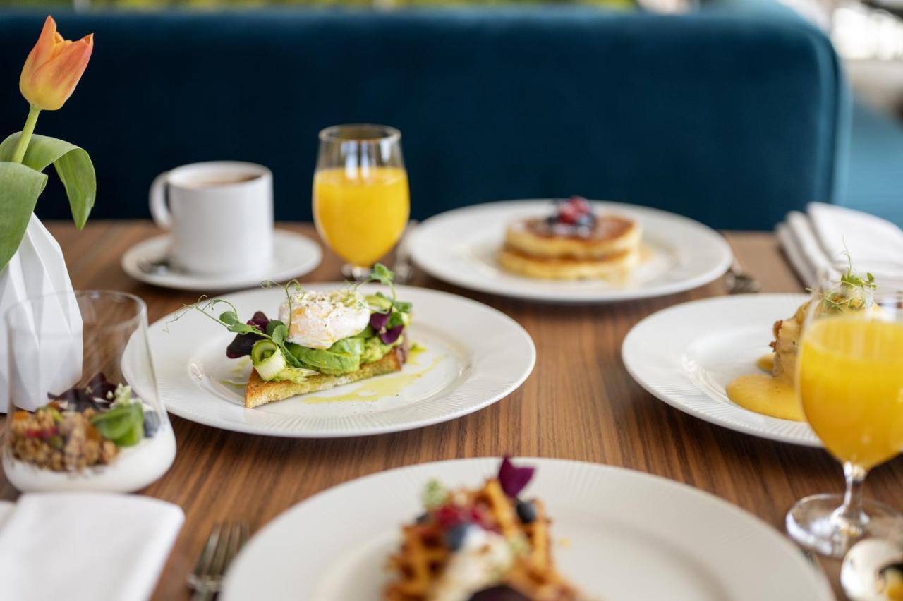 Renaissance Porto Lapa Hotel Esterno foto Breakfast at the Hotel
