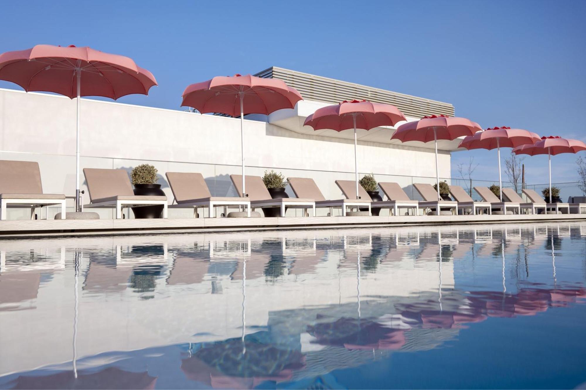 Renaissance Porto Lapa Hotel Esterno foto The pool at the hotel