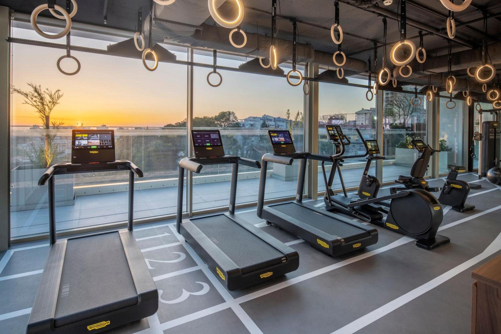 Renaissance Porto Lapa Hotel Esterno foto The gym at the 1001 Olympic Boulevard building