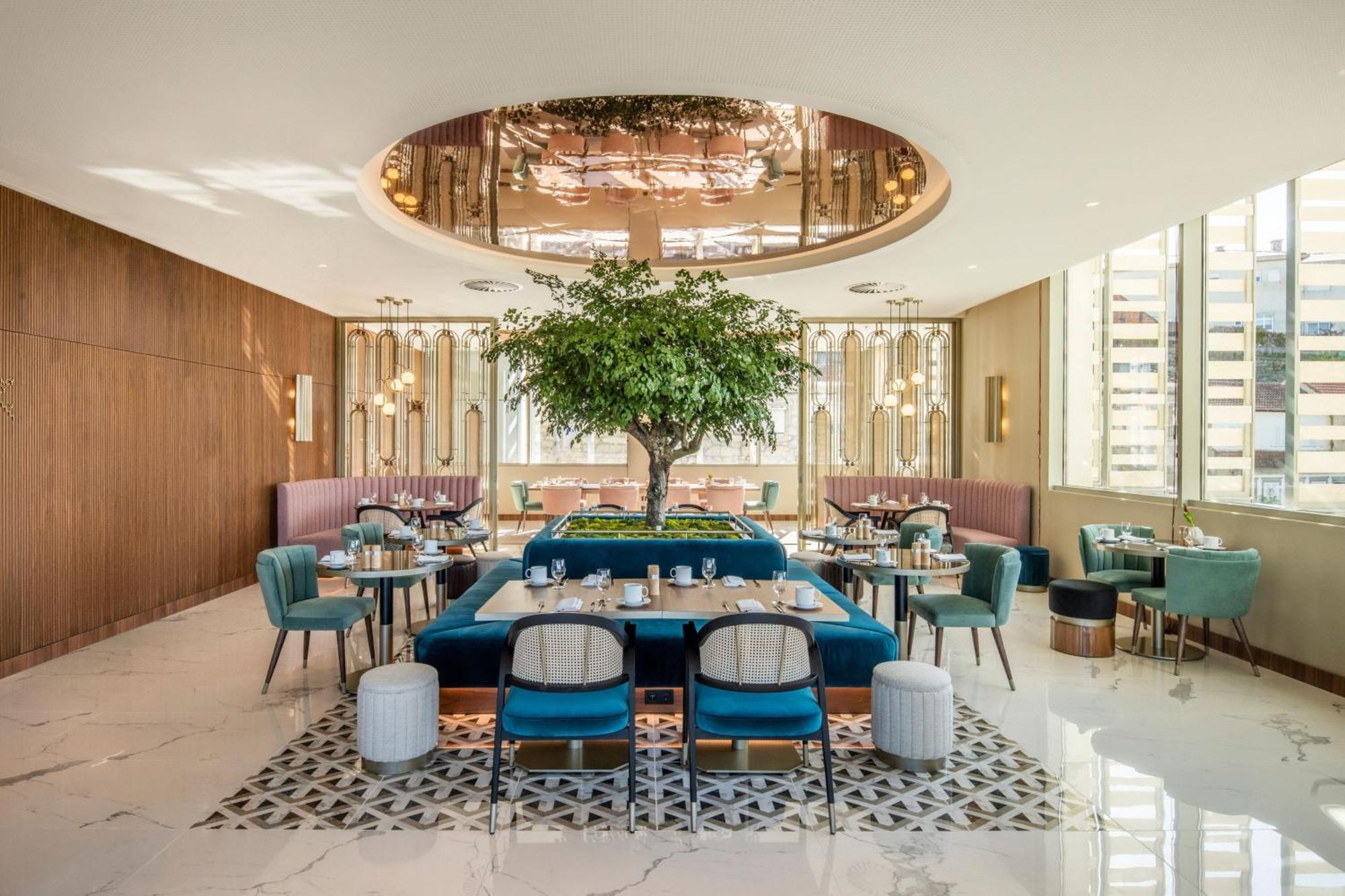 Renaissance Porto Lapa Hotel Esterno foto The restaurant